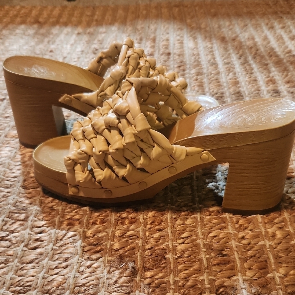 Sam & Libby Boho Tan Casual Clog Sandals Casual with Woven Straps 3in Block Heel